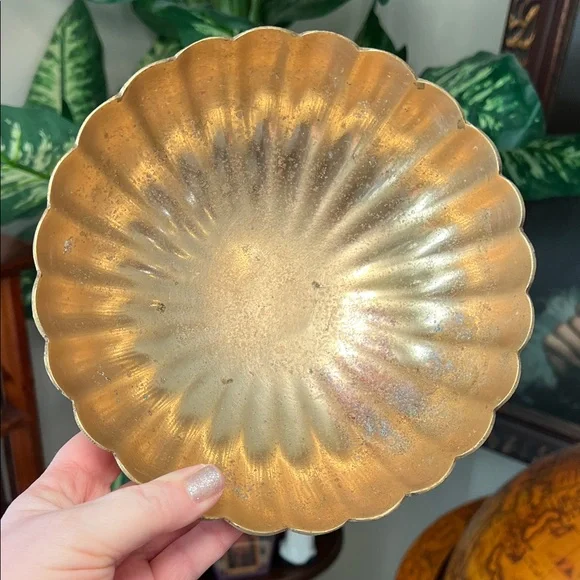 Vintage Boho Art Deco Style Gold Brass Metal Scalloped Edge Lotus Bowl - Picture 3 of 7